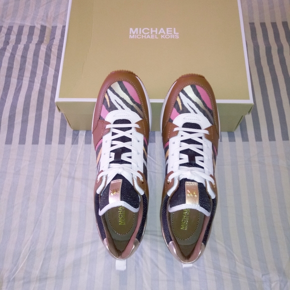 Michael Kors Georgie Trainer Extreme Sneakers - Picture 7 of 10